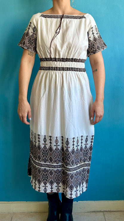 Vintage Ethnic Embroidered Linen Dress