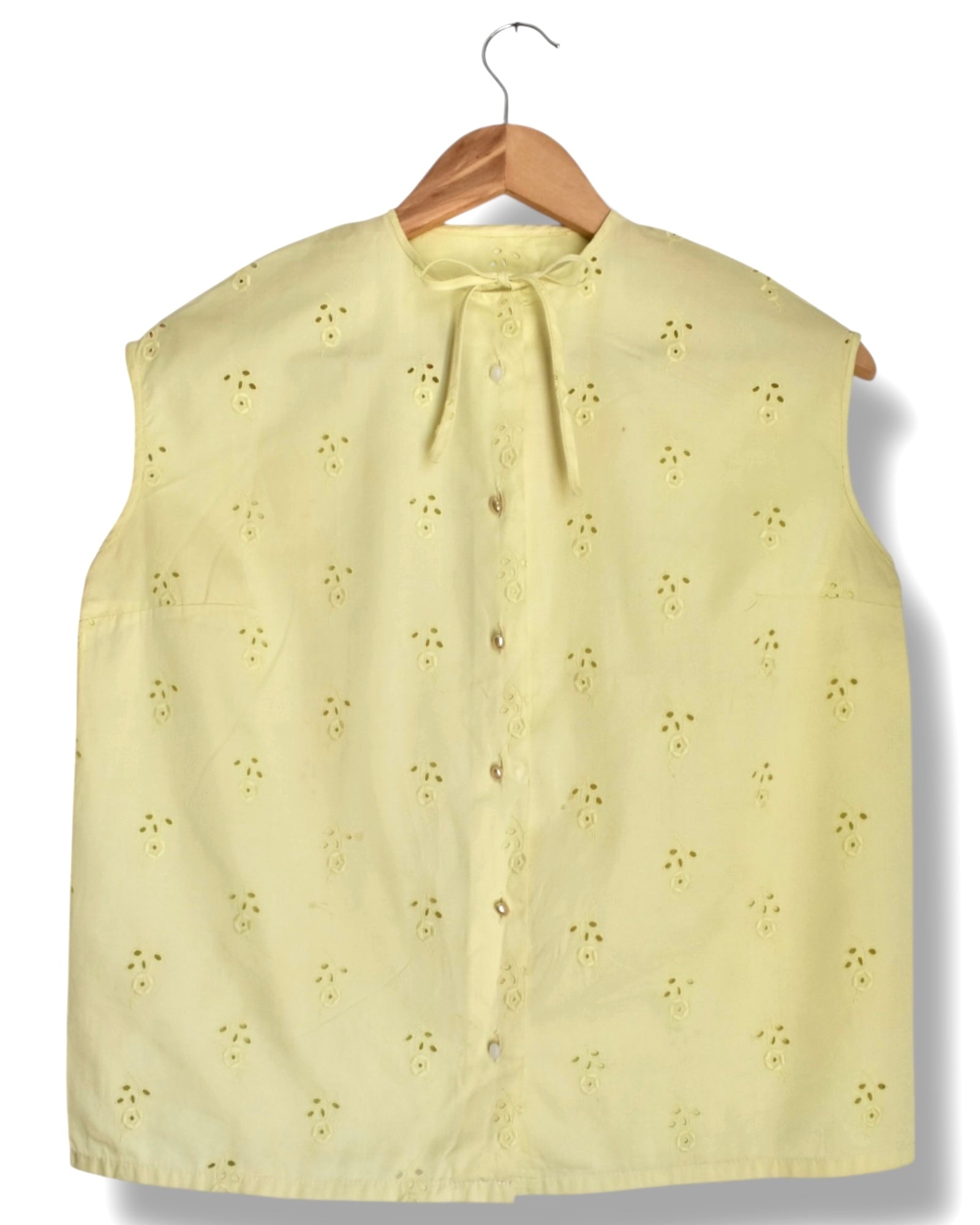 Vintage Sleeveless Button-Front Blouse – Yellow with Floral Eyelet Embroidery