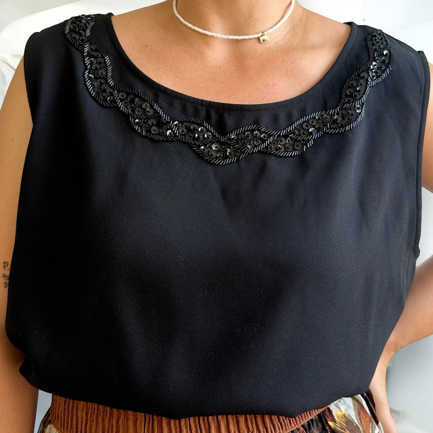 Vintage Sequinned Details Sleeveless Top