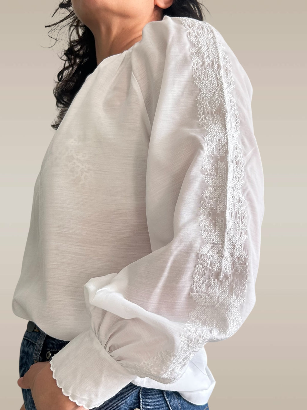 70s White Boho Peasant Blouse • Embroidered Sleeves