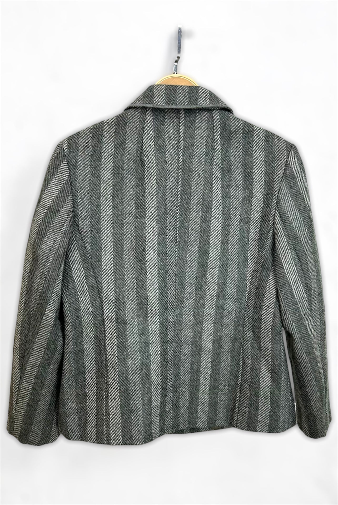 Vintage Wool Herringbone Blazer – Timeless Tailoring