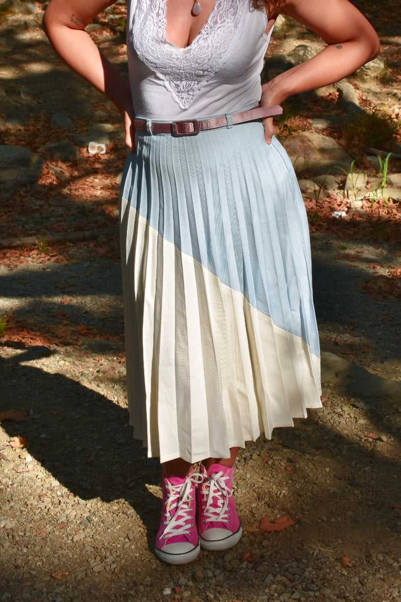 Vintage 1970s Canda Pleated Midi Skirt – Two-Tone Ecru & Baby Blue