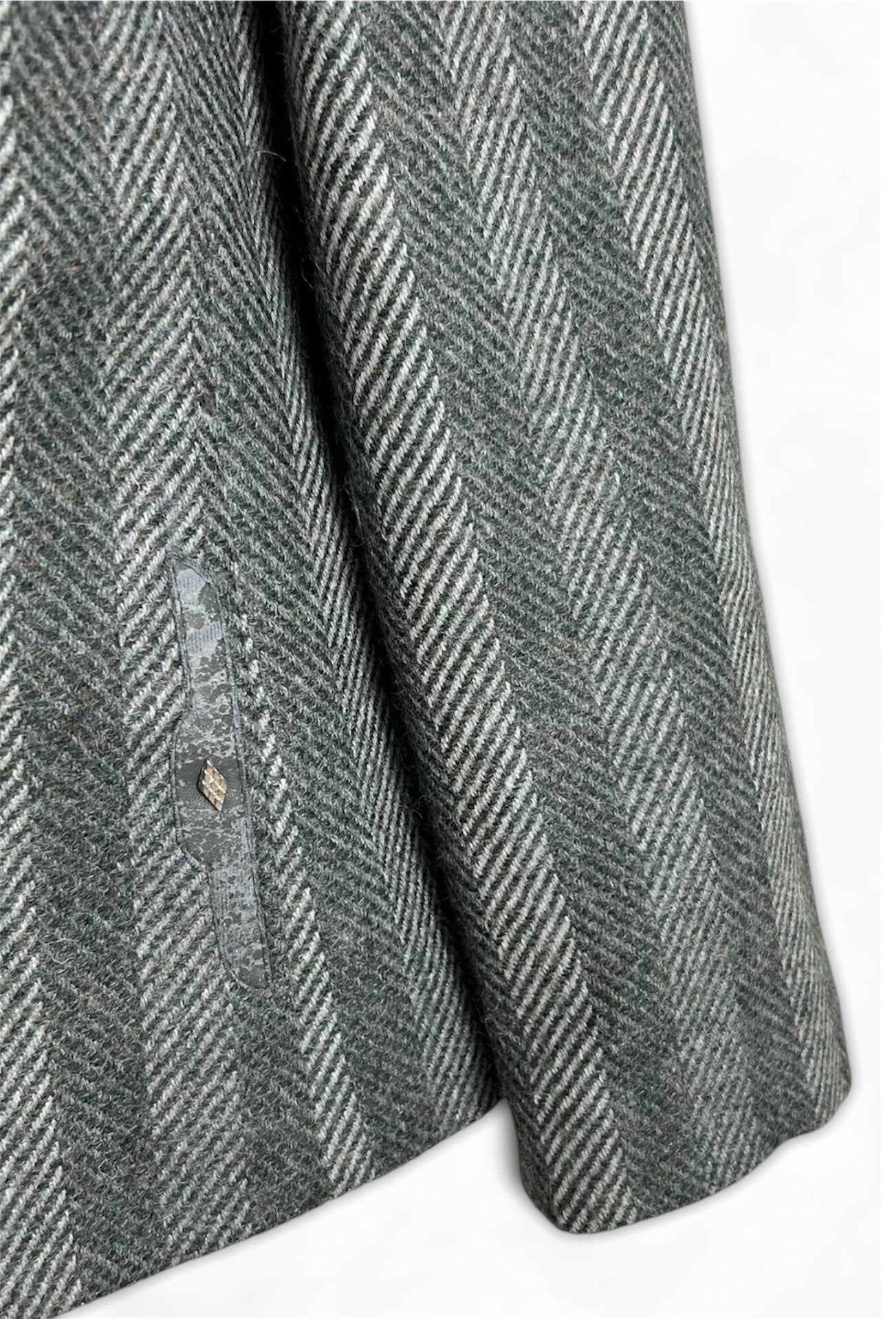 Vintage Wool Herringbone Blazer – Timeless Tailoring