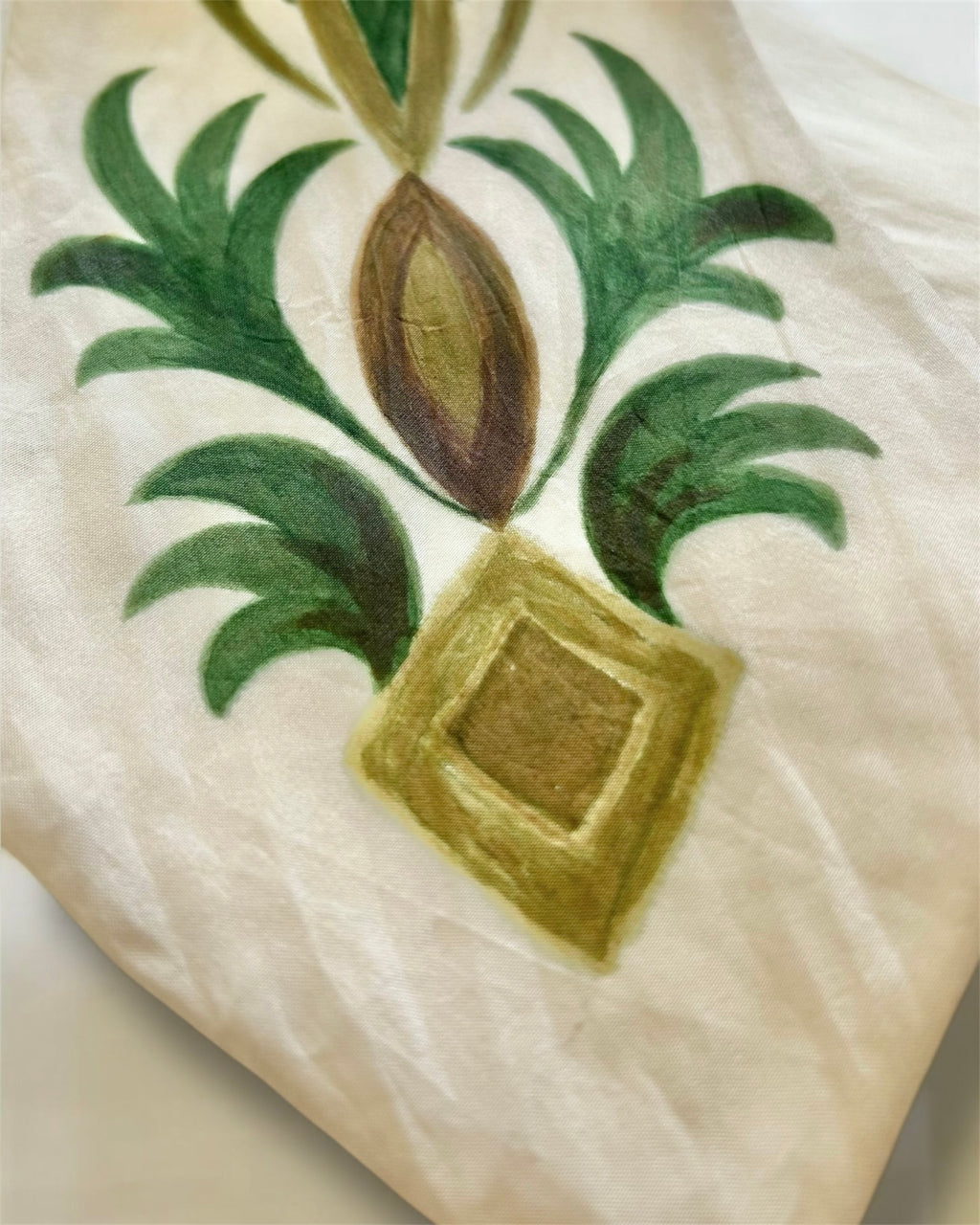 Hand painted Cream Silk Vintage Tie