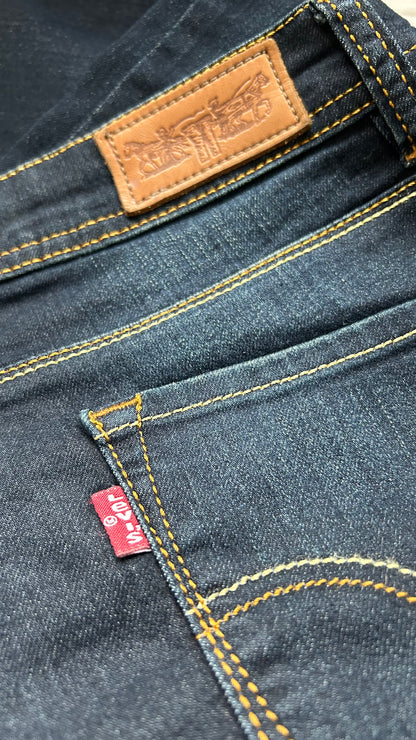 Levi’s Low Waisted Slim Fit 571 W 27 L 32