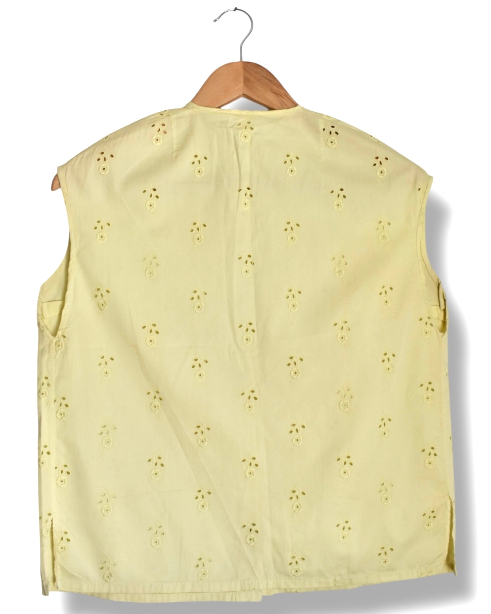 Vintage Sleeveless Button-Front Blouse – Yellow with Floral Eyelet Embroidery