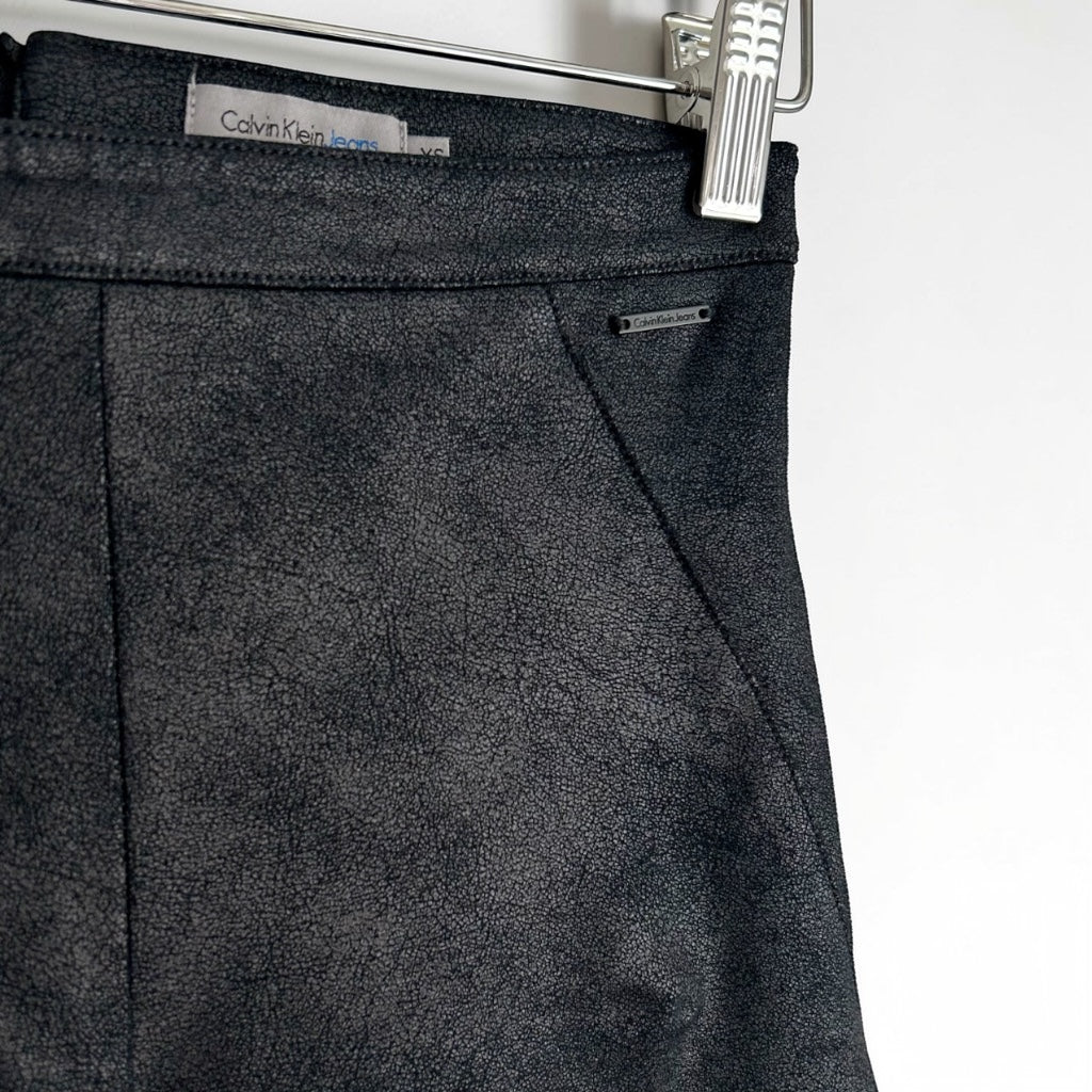 Calvin Klein Jeans • Textured Black Capri Leggings