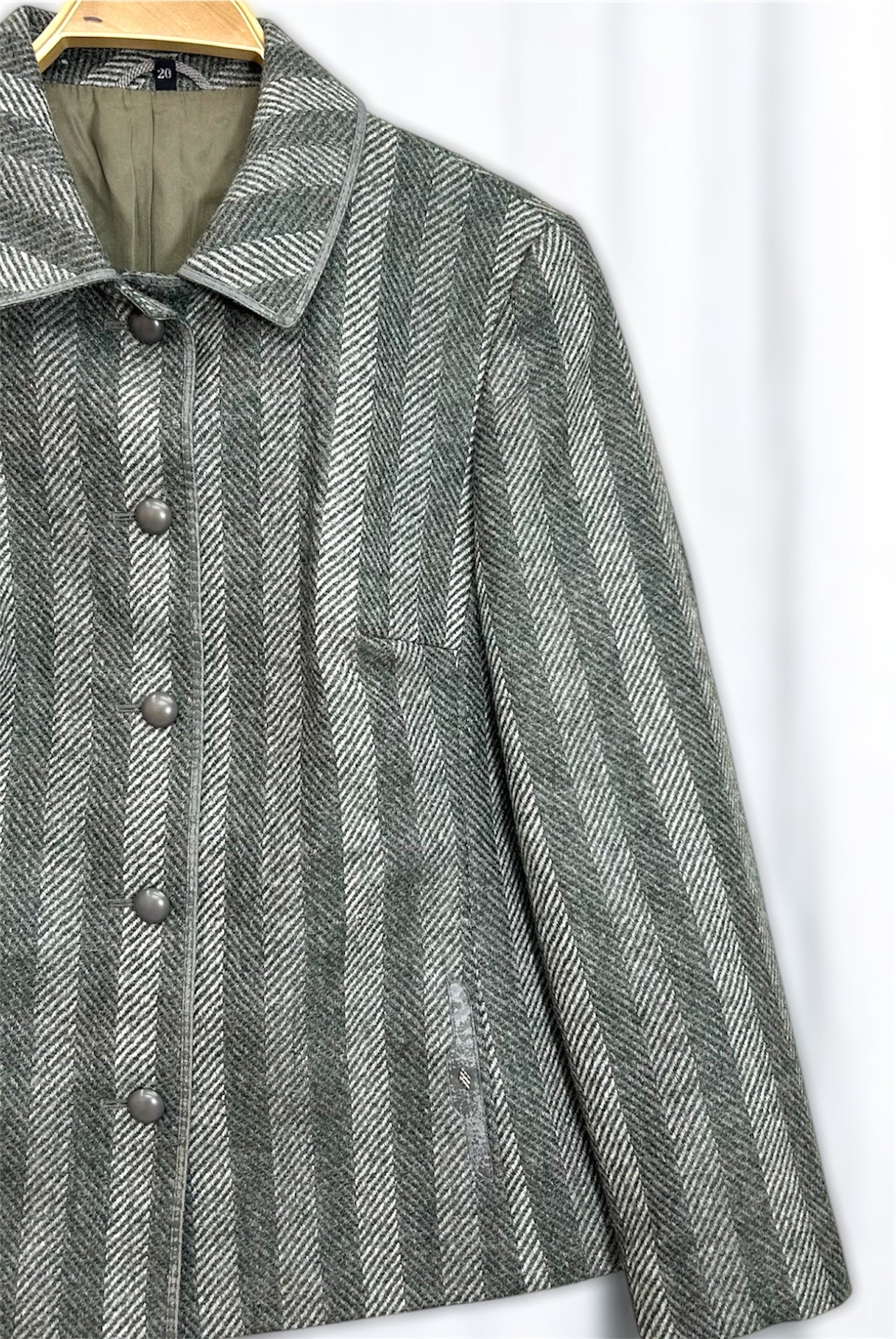 Vintage Wool Herringbone Blazer – Timeless Tailoring