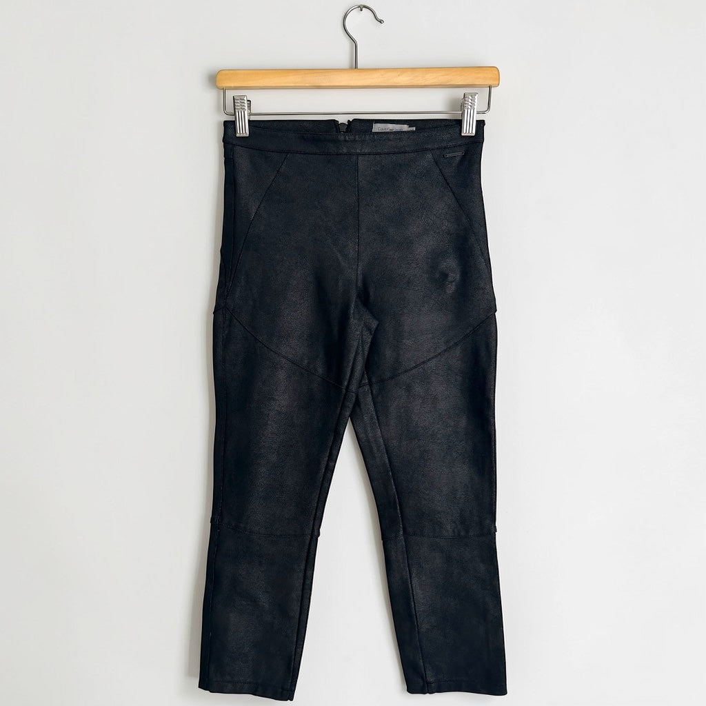 Calvin Klein Jeans • Textured Black Capri Leggings