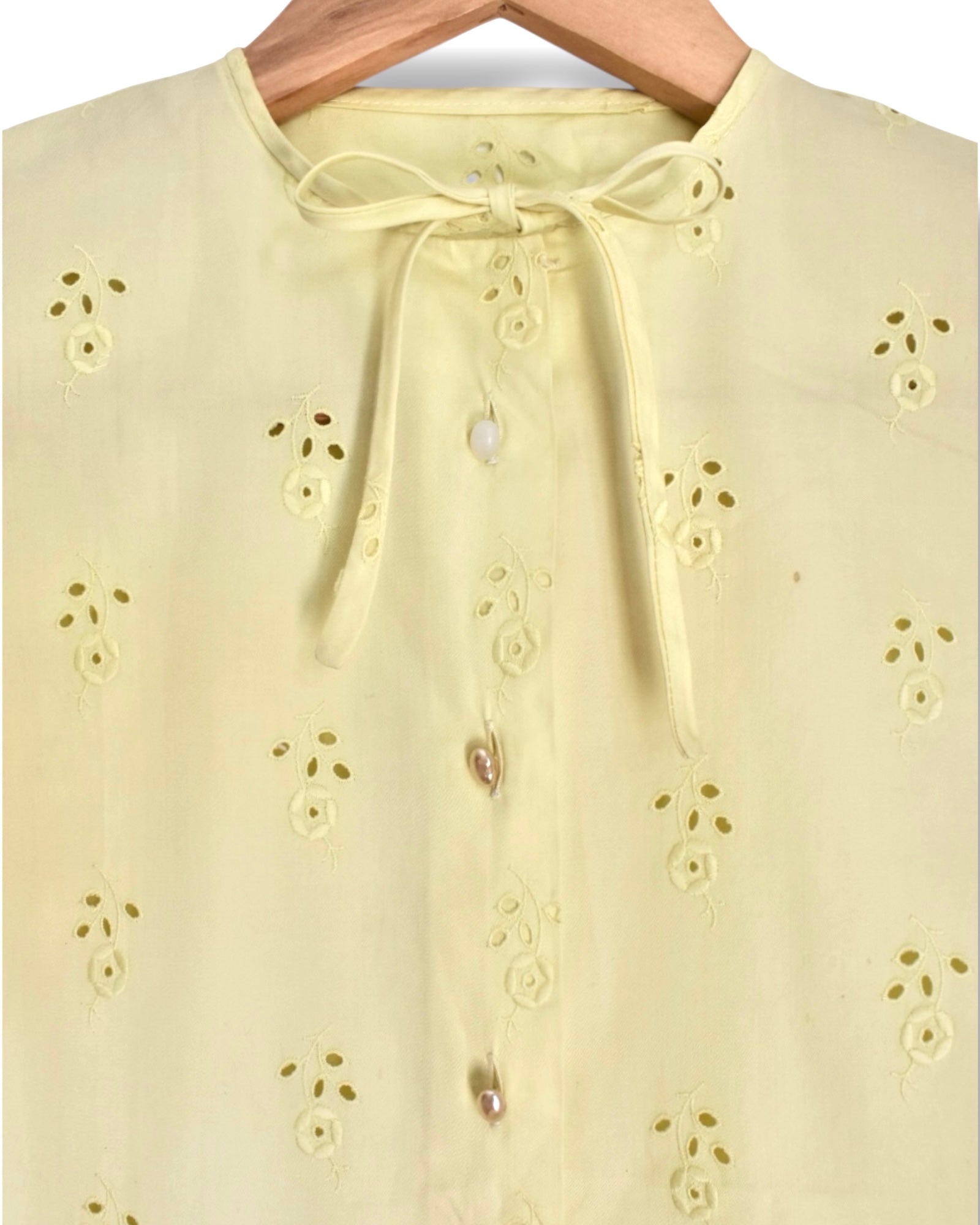 Vintage Sleeveless Button-Front Blouse – Yellow with Floral Eyelet Embroidery