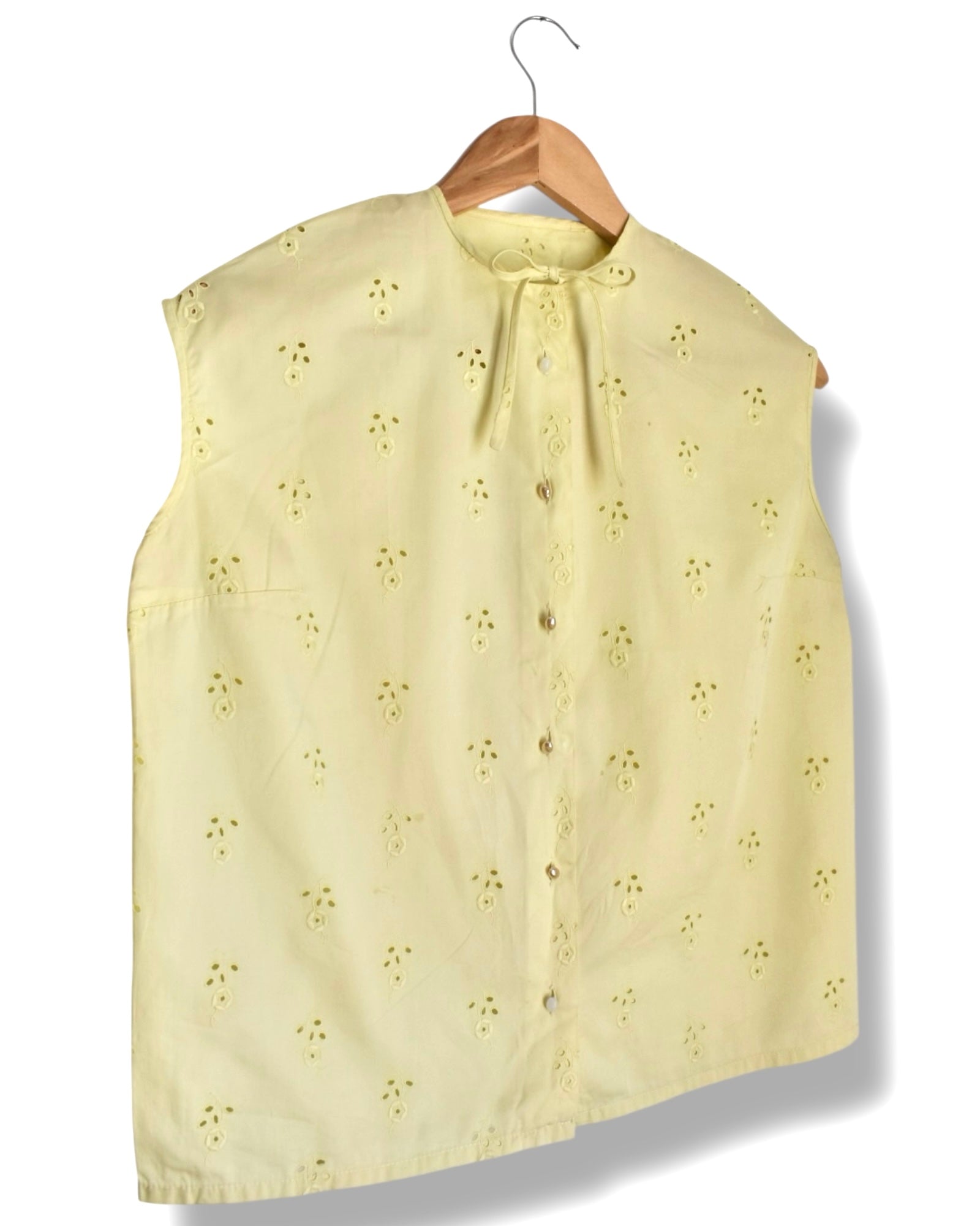 Vintage Sleeveless Button-Front Blouse – Yellow with Floral Eyelet Embroidery