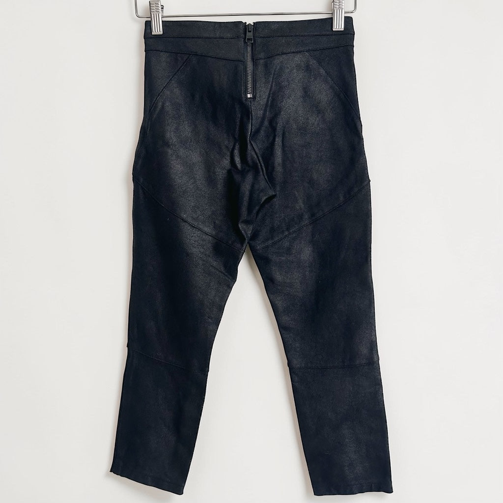 Calvin Klein Jeans • Textured Black Capri Leggings